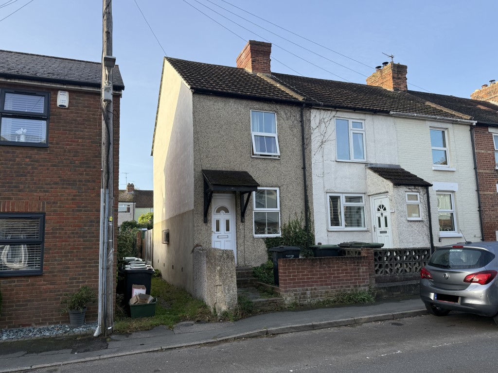 Lot: 87 - HOUSE FOR REFURBISHMENT - View of House in Need of Refurbishment
